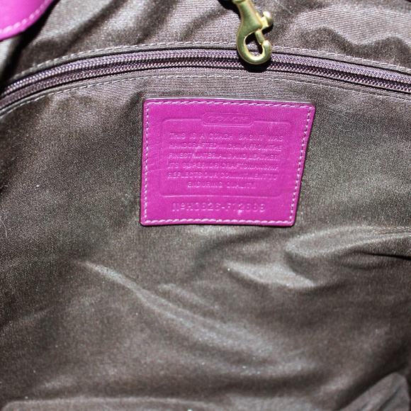 🌺🌺Host Pick 11/9!!!  Gorgeous Coach Logo fabric & Fushia leather Tote - Picture 7 of 16